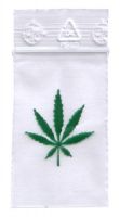 100 Zip-Bags 40 x 60 mm, with hemp leaf